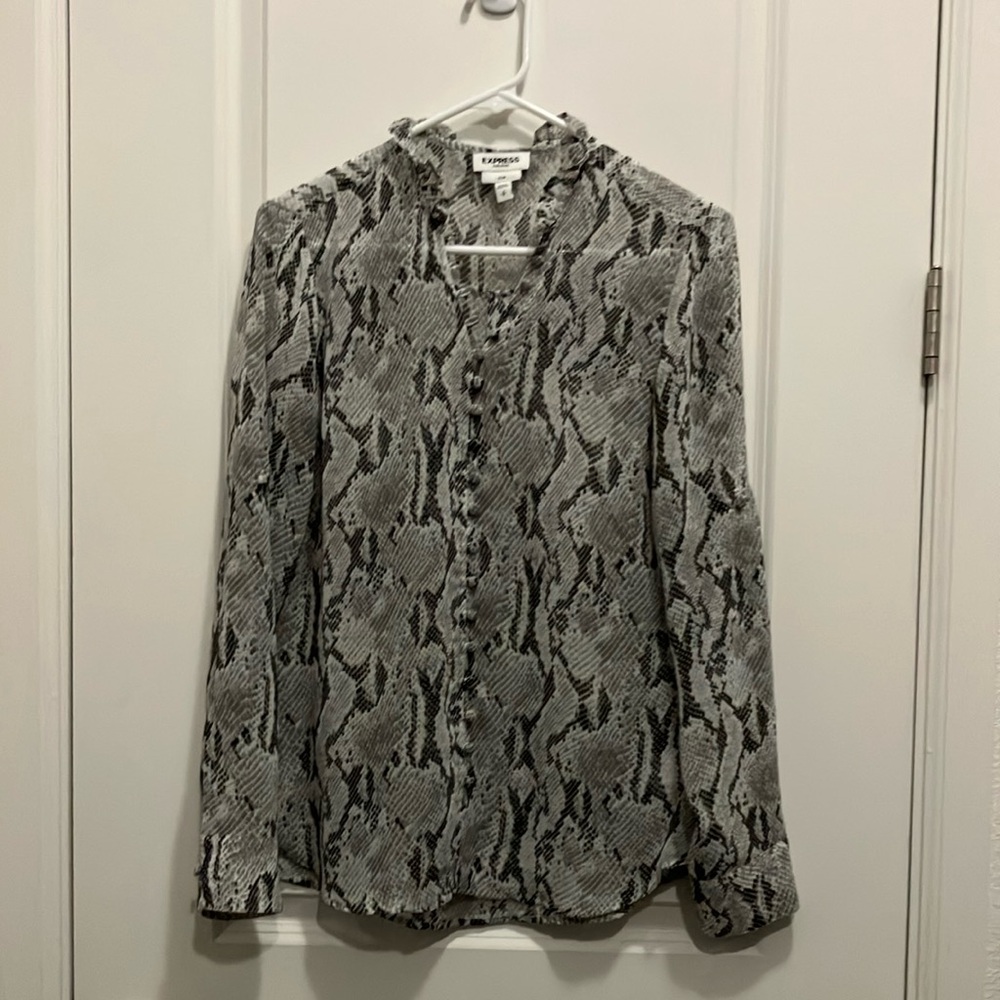 Express beautiful, sheer, Monochrome Snake Print Shirt slim